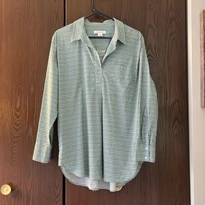 Liz Claiborne long sleeved pullover blouse. Size Large.